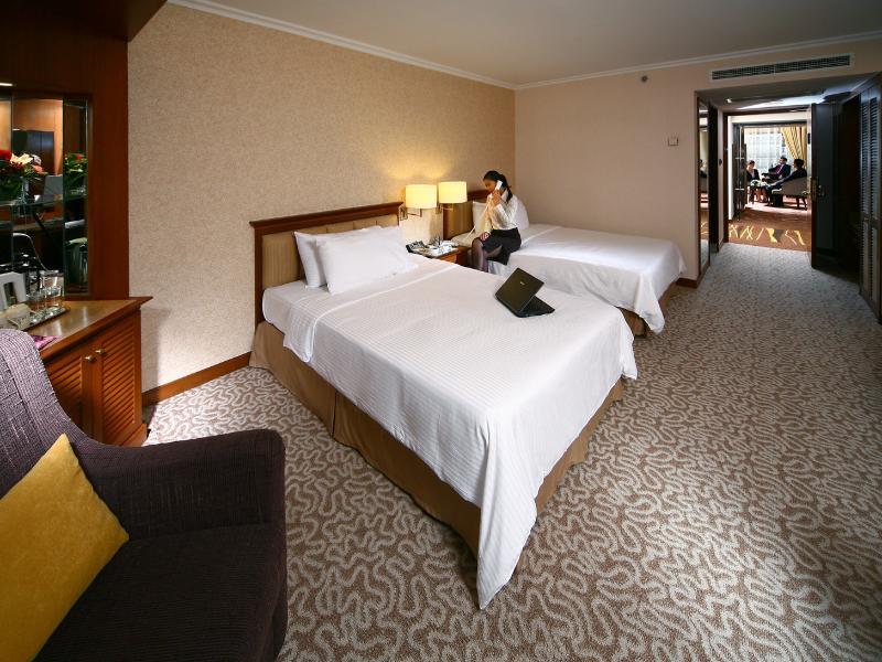 Mutiara Johor Bahru Hotel Exterior photo A room at the hotel