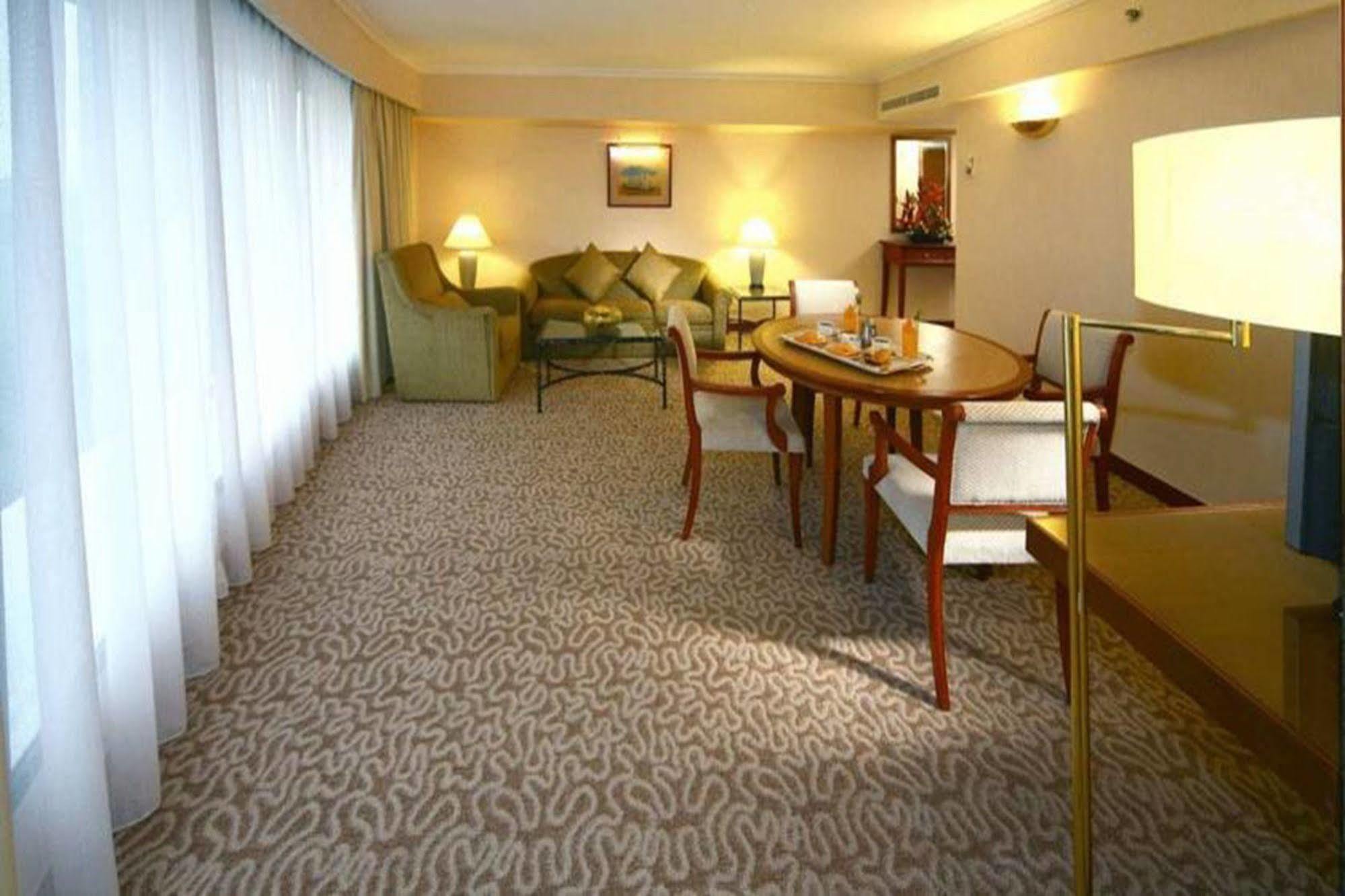 Mutiara Johor Bahru Hotel Exterior photo A suite at the Grand Hyatt Manila