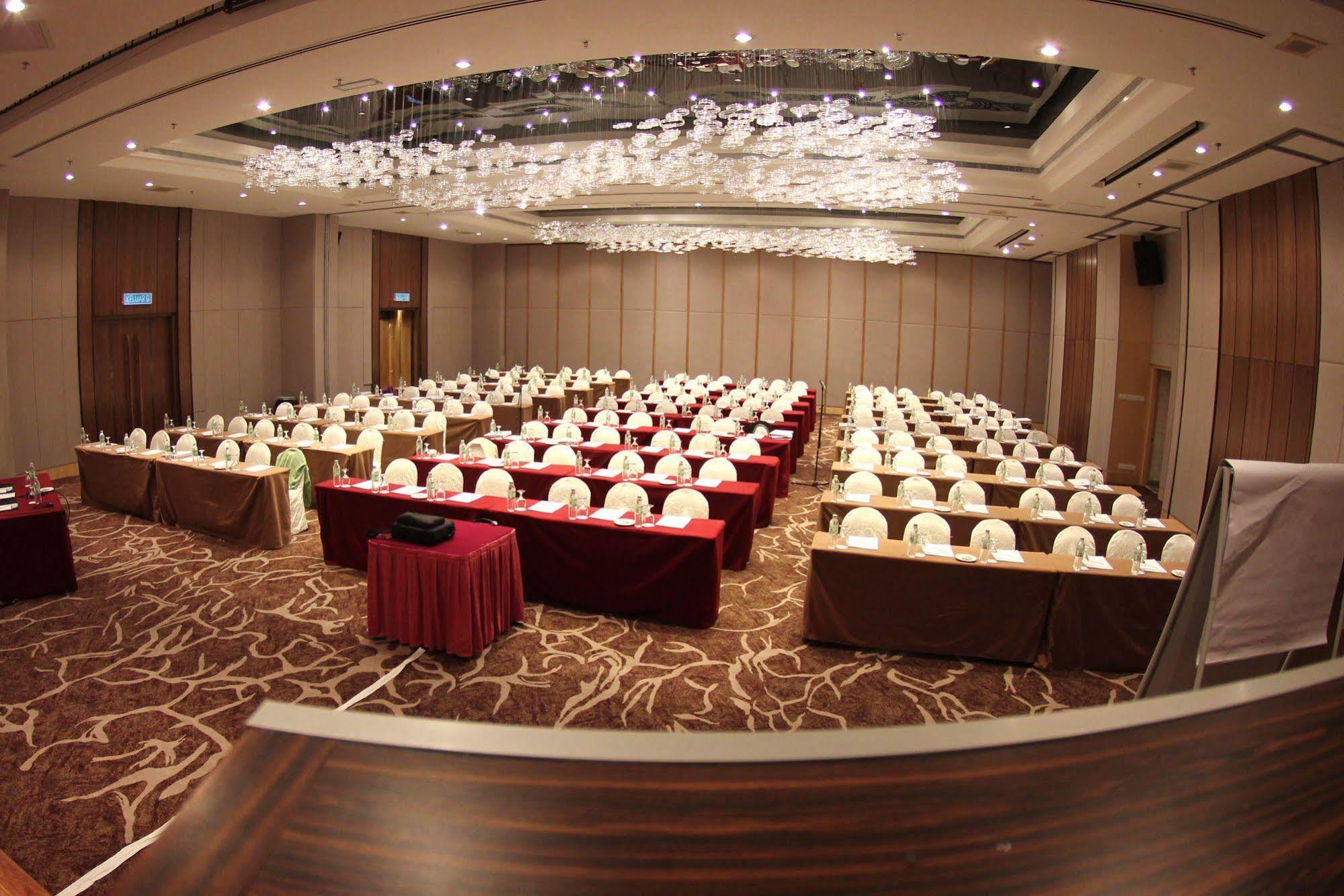 Mutiara Johor Bahru Hotel Exterior photo The ballroom