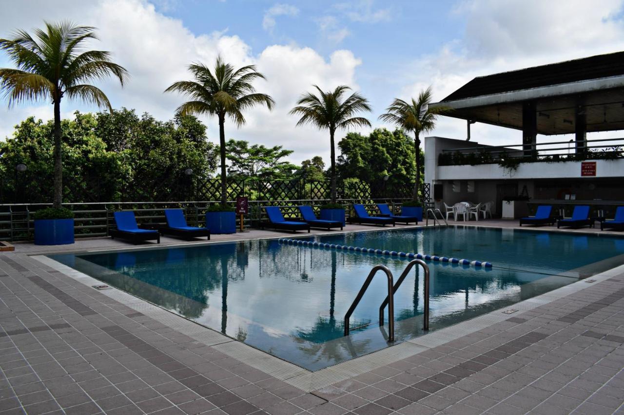 Mutiara Johor Bahru Hotel Exterior photo The pool at the hotel